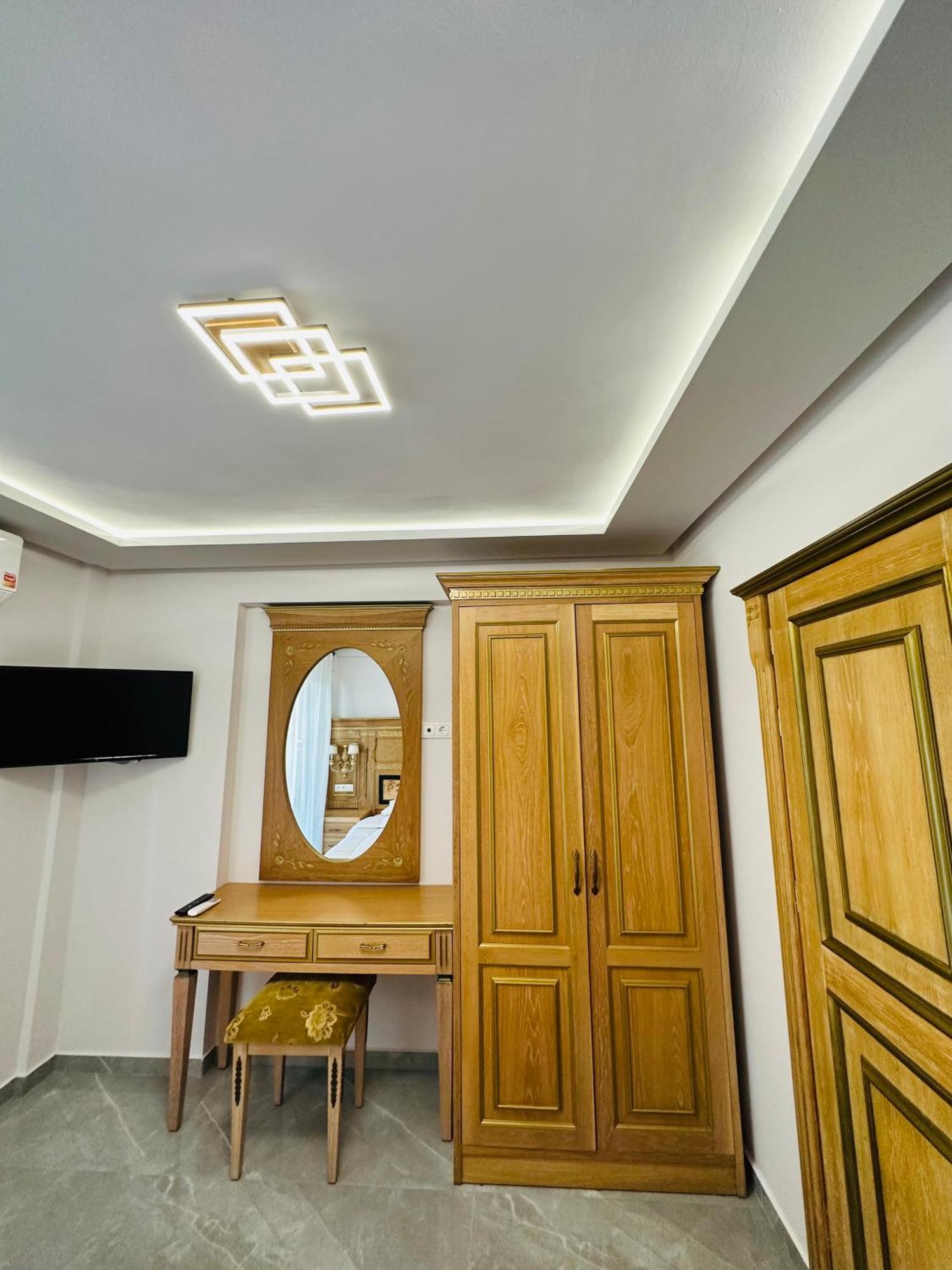 Meandros Center 3 *